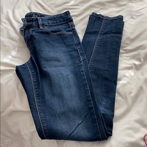 Limited skinny jean 917 dark blue size 2R.